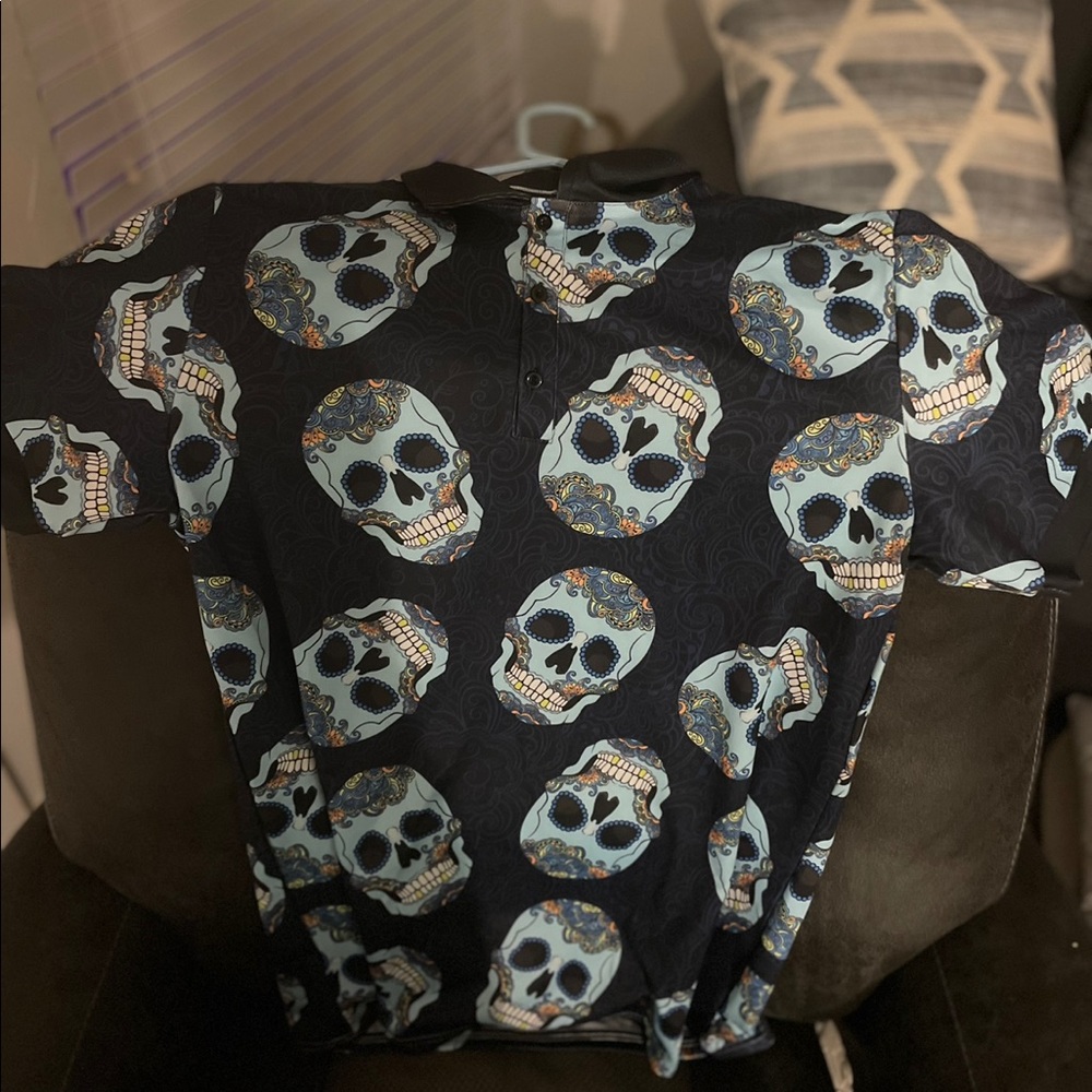 Men’s sugar skulls polo style no brand shirt
